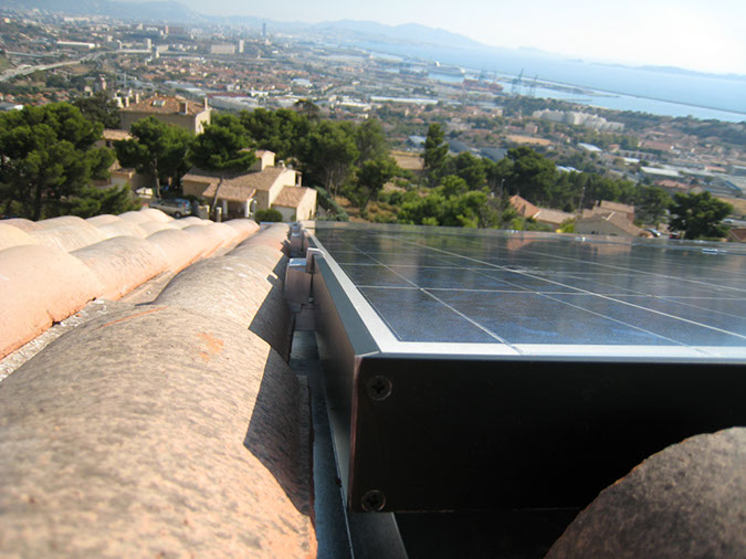 SOLE-NOSTRUM_Installateur_Solaire-photovoltaique_Quali'PV_IMG_2985_Angle-panneau_Marseille_13_Bouches-du-Rhone